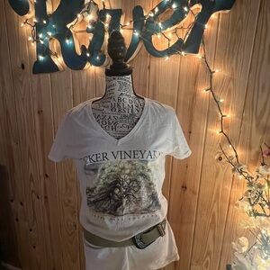 🌳 🤍 🍷 White Cotton Tee from Becker Vineyards 🍷 🤍 🌳